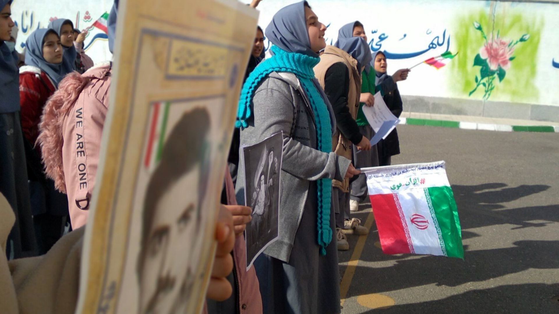 جلوه‌ای از همدلی و عشق به وطن در مدرسه والدین ۲ آناخاتون همزمان با زنگ انقلاب