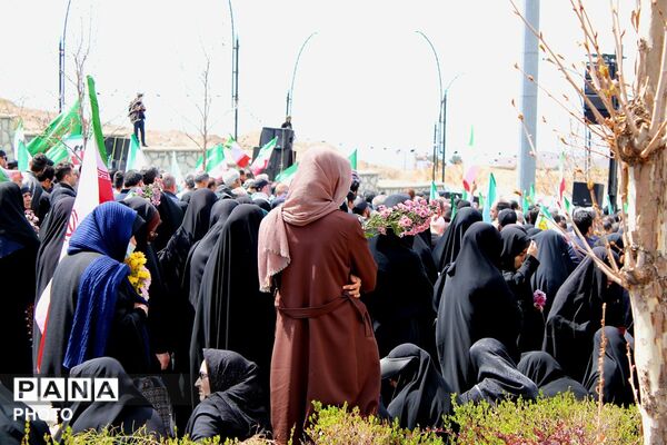 تشییع پیکر خانوداه شهید دکتر حسین طاهری در پردیس
