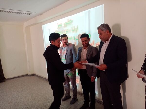 جشن تقدیر از دانش‌آموزان برتر دبیرستان علی‌سایانی فین