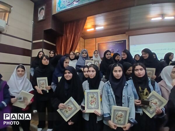 پژوهشگران جوان خرم‌آباد در آیین تجلیل جشنواره پژوهش‌سراها خوش درخشیدند