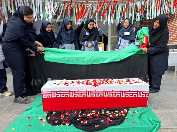 آماده‌سازی فضای مدارس شهرستان برای استقبال از پیکر مطهر شهید گمنام 