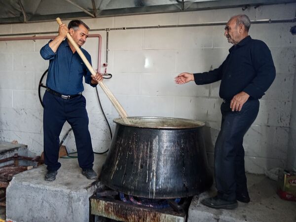 هیئت زنجیرزنی در روستای فیض آباد در صبح عاشورای حسینی 