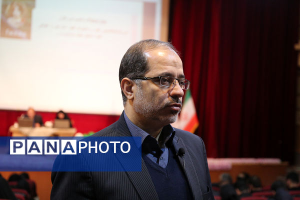 برگزاری دوره آشنایی با ابزارهای هوش مصنوعی ویژه معلمان قم