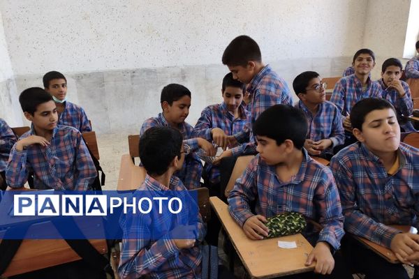 انتخاباتی برای ایجاد آرامش فکری و روحی در دبیرستان معارف صدرا ولایت 