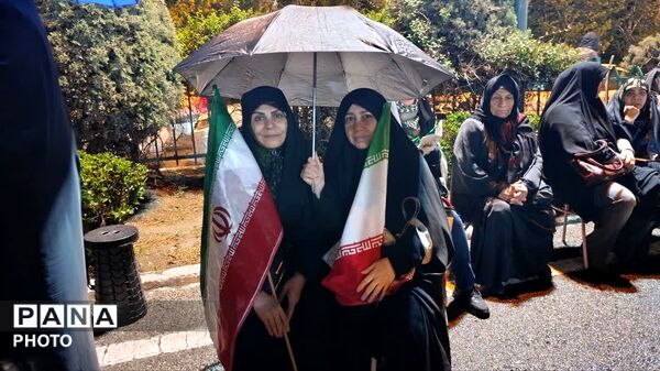 قاب‌هایی خاص از حضور افراد متنوع در تجمعات