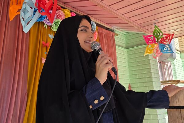 جشن عاطفه‌ها؛ لبریز از مهربانی در دبستان دخترانه قدر بهارستان ۲