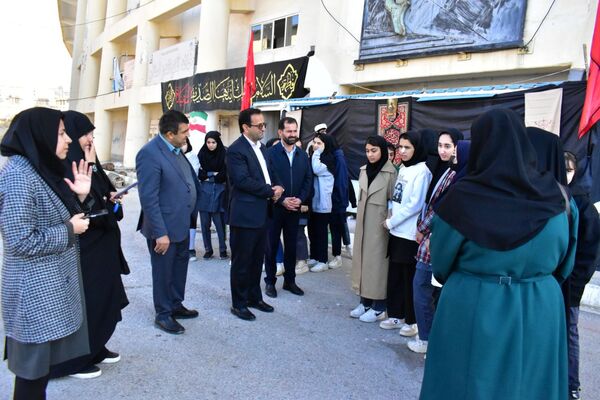 بازدید مسئولان از نمایشگاه «مهر مادری» در ورزشگاه یاسوج