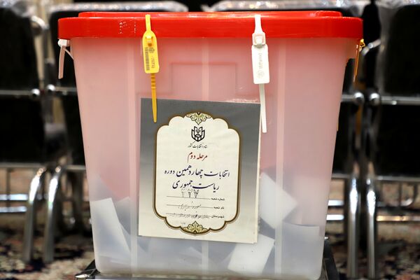 حضور پر شور مردم مشهد در چهاردهمین دوره انتخابات ریاست‌جمهوری 