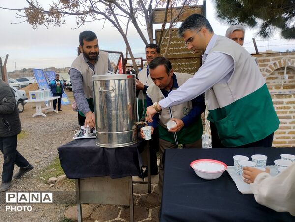 اقامه نماز بندگی در مسجد جامع تاریخی شهر رشتخوار