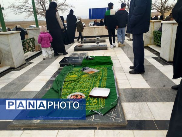 دومین شب چراغ برات در امامزاده و گلزار شهدای روستای مهدی آباد خلیل آباد 