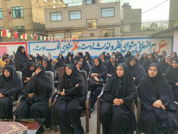 اولین مجمع عمومی انجمن اولیا مربیان دبستان شاهد حاج تقی آقا بزرگ ناحیه یک مشهد 