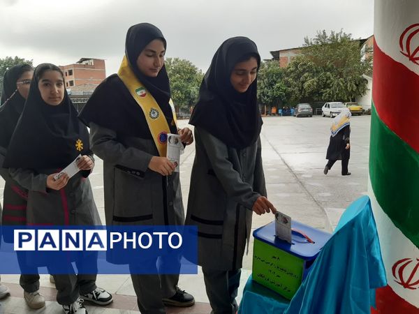 جشن عاطفه‌ها در دبیرستان فرزانگان قائمشهر