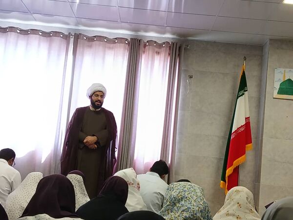 نماز جماعت به امامت امام جمعه‌‌‌ی موقت میناب