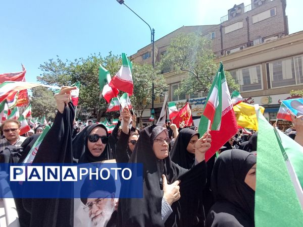 راهپیمایی جمعه خشم و نصر با حضور پرشور مشهد مقدس برگزار شد
