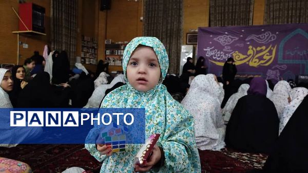 اعتکاف دانش‌آموزان دختر در مسجد امام حسین (ع) تبریز