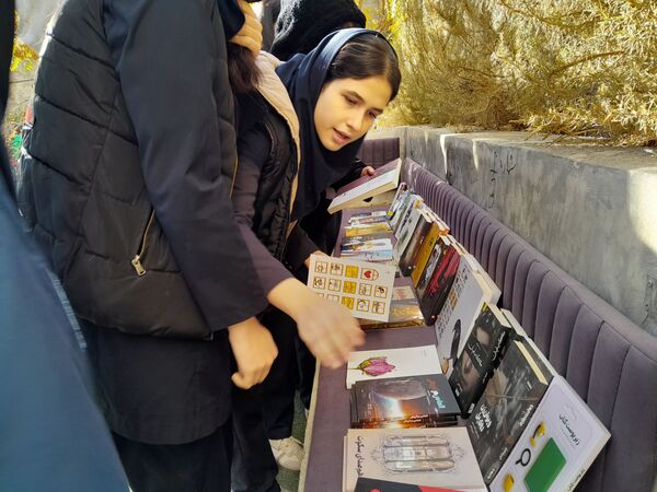 برپایی نمایشگاه کتاب در دبیرستان سلاله ناحیه یک کرج 