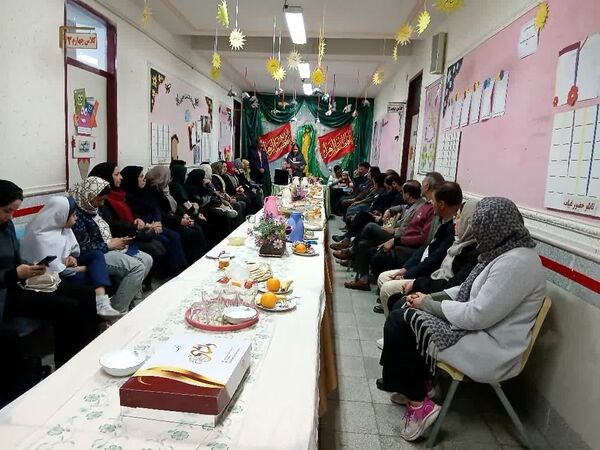 بزرگداشت روز مادر در دبستان ۲۲ بهمن آباده