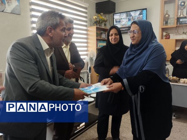  تقدیر از معلمان نمونه دبیرستان هاجر بیرجند