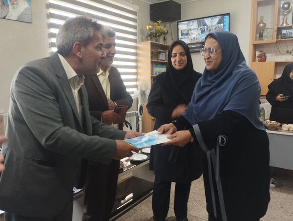  تقدیر از معلمان نمونه دبیرستان هاجر بیرجند