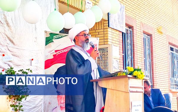 جشن میلاد حضرت زینب در دبیرستان حضرت زینب 