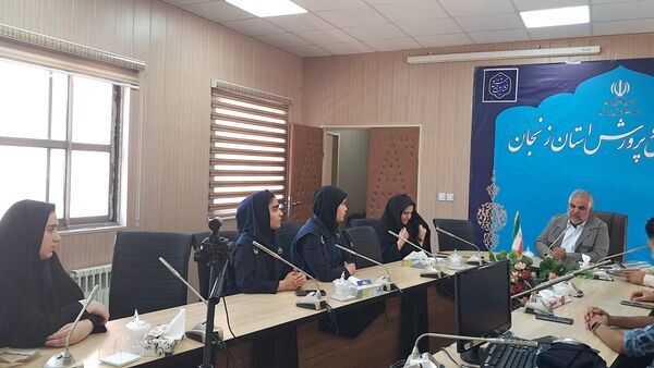 دیدار جمعی از دانش‌آموز خبرنگاران زنجانی با مدیرکل آموزش و پرورش استان