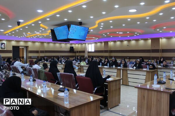 تجلیل از حافظان قرآن کریم در مرند با حضور مسئولان آموزش و پرورش