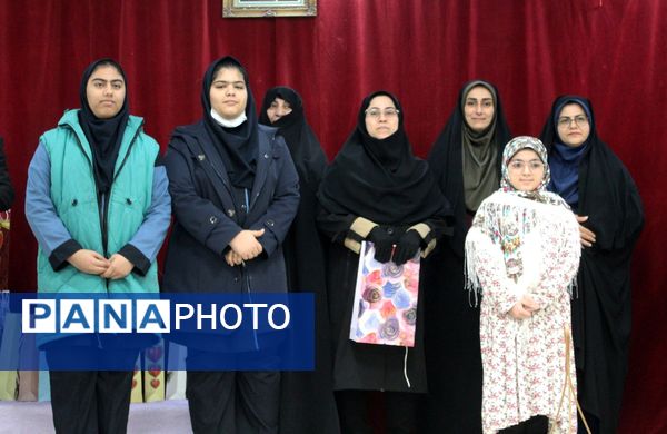 تقدیر از برگزیدگان مسابقات قرآن، عترت و نماز در گلوگاه 