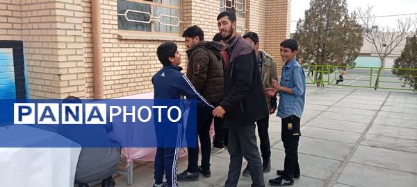 برگزاری بازار چه دانش‌آموزی دبیرستان پسرانه متوسطه اول آزادگان شهرستان کاشمر 