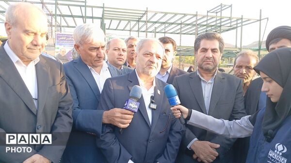 بازدید وزیر آموزش و پرورش از پروژه مدرسه ۶ کلاسه قهستان درمیان