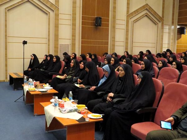 دیدار مشاور وزیر در امور زنان با دانشجویان دانشگاه فرهنگیان 