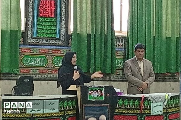 جلسه مشاوره خانواده ویژه اولیاء در هنرستان مجتمع فنی تهران بهارستان دو