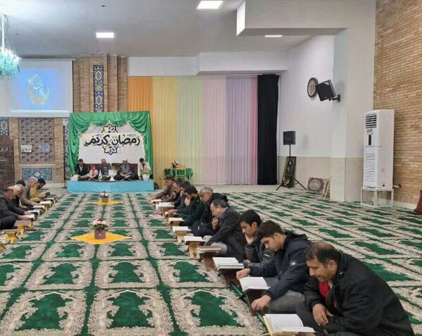 جز خوانی قرآن کریم در ماه مبارک رمضان در مسجد خاتم النبیین