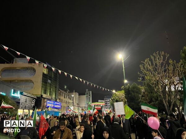 حضور دختران انقلابی در چهل و نهمین شب بیعت با رهبری