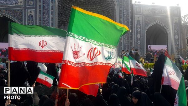 اجتماع بزرگ مشت‌های گره کرده در مشهد
