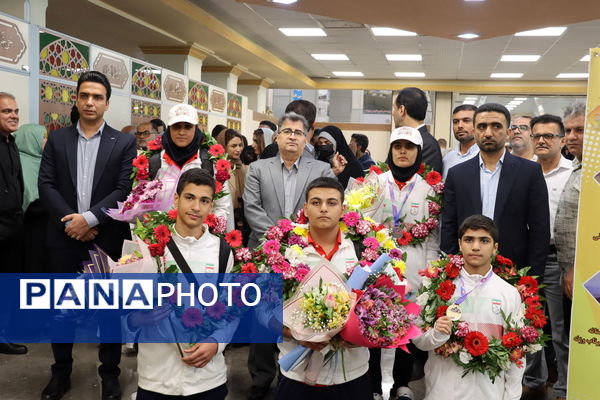 مراسم استقبال از دانش‌آموزان مدال‌آور و افتخارآفرینان المپیک دانش‌آموزی صربستان در فرودگاه بین المللی بوشهر 
