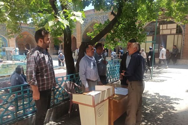  میز خدمت اداره کل آموزش فنی و حرفه‌ای استان کردستان در مسجد جامع شهر سنندج