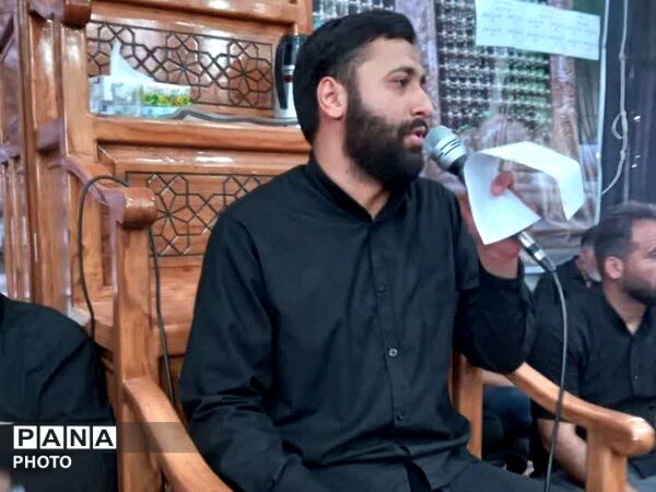 سینه زنی و عزاداری شام غریبان در حسینیه‌های روستای فدافن