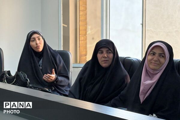 نشست صمیمی سرگروه‌ها به مناسبت هفته امور تربیتی