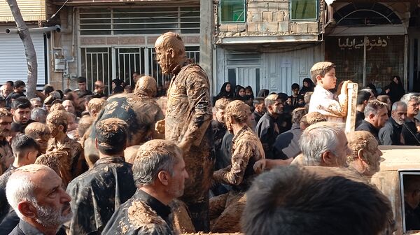 زنان و مردان بن در آیین گل‌زنی؛ هم‌نوا با کاروان کربلا