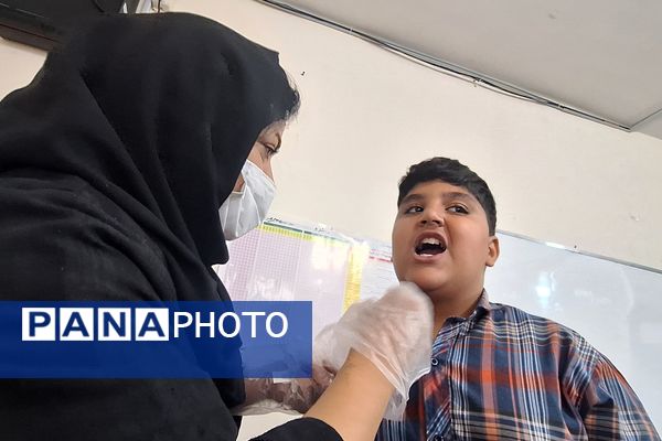 اجرای طرح وارنیش فلوراید در آموزشگاه معارف ۶ شیراز