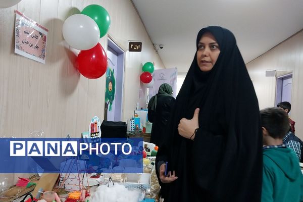 برپایی نمایشگاه طرح جابر ابن حیان در دبستان هیأت امنایی شهید قلنبر ناحیه 2 شهرری 