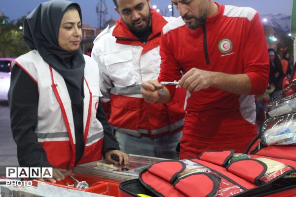 آموزش امداد و نجات در قلب همدان؛ میدان امام میزبان فعالیت‌های جمعیت هلال‌احمر شد