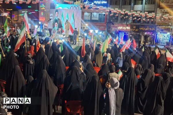 تجلیل مردمی از حماسه دفاع مقدس در فیروزکوه؛ حضور گسترده در سومین یادواره شهید گمنام