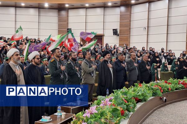 اجتماع بزرگ دانش آموزان بسیجی پردیس در گرامیداشت شهدای دانش آموز