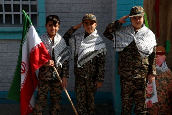 جشن اول مهر و زنگ ایثار در دبستان شهریار