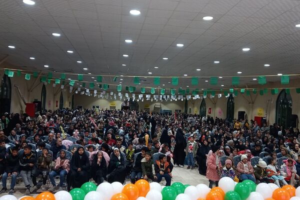 پیشوا غرق در نور و شادی؛ جشن میلاد حضرت مهدی (عج)