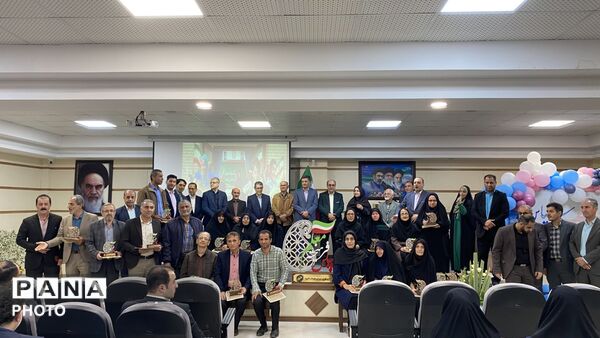 بزرگداشت هفته مقام معلم با تجلیل از ۳۰ معلم نمونه و ۶۰ فرهنگی بازنشسته در لنگرود