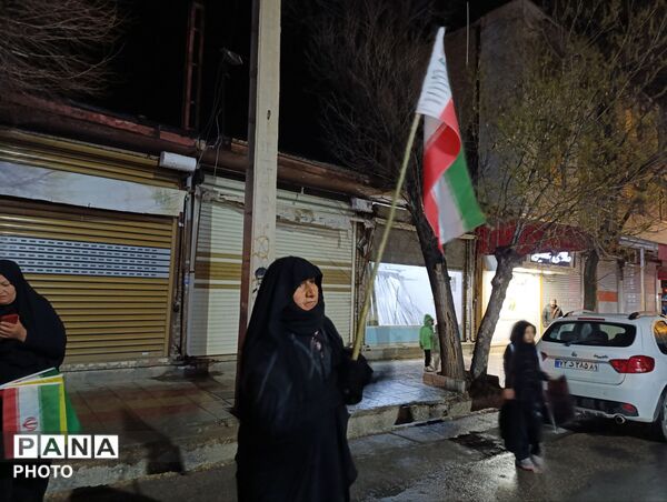 دهه نودی‌ها در زیر چتر انقلاب 