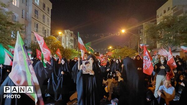 جایگاه پیکر رهبر شهید در تجمعات شبانه برجسته شد