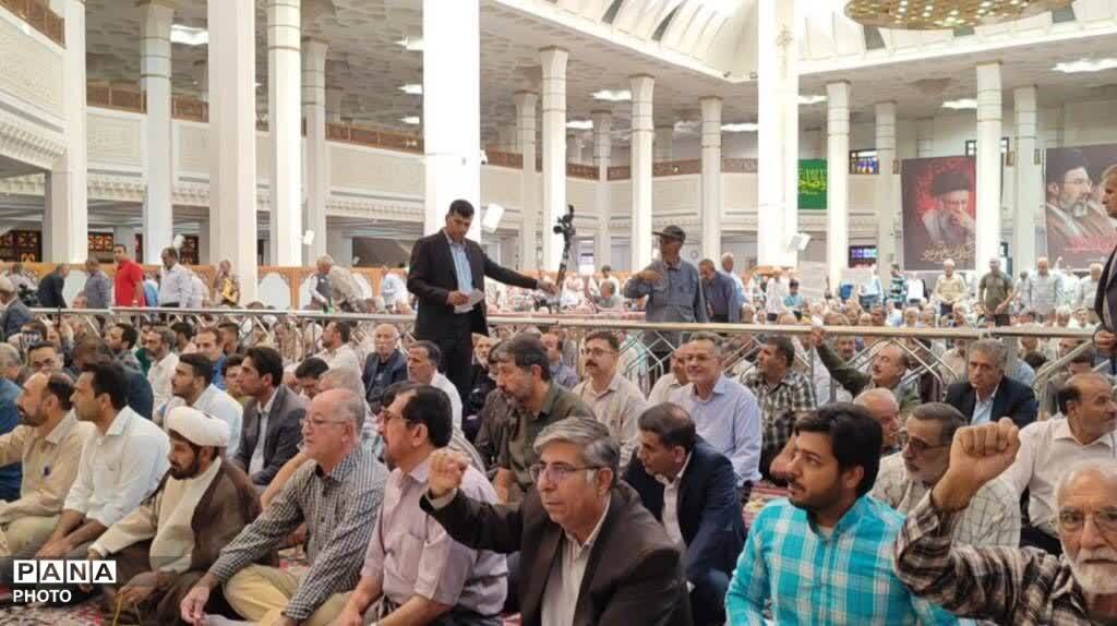 اجتماع فرهنگیان در آستانه بازگشایی مدارس در نماز جمعه شیراز